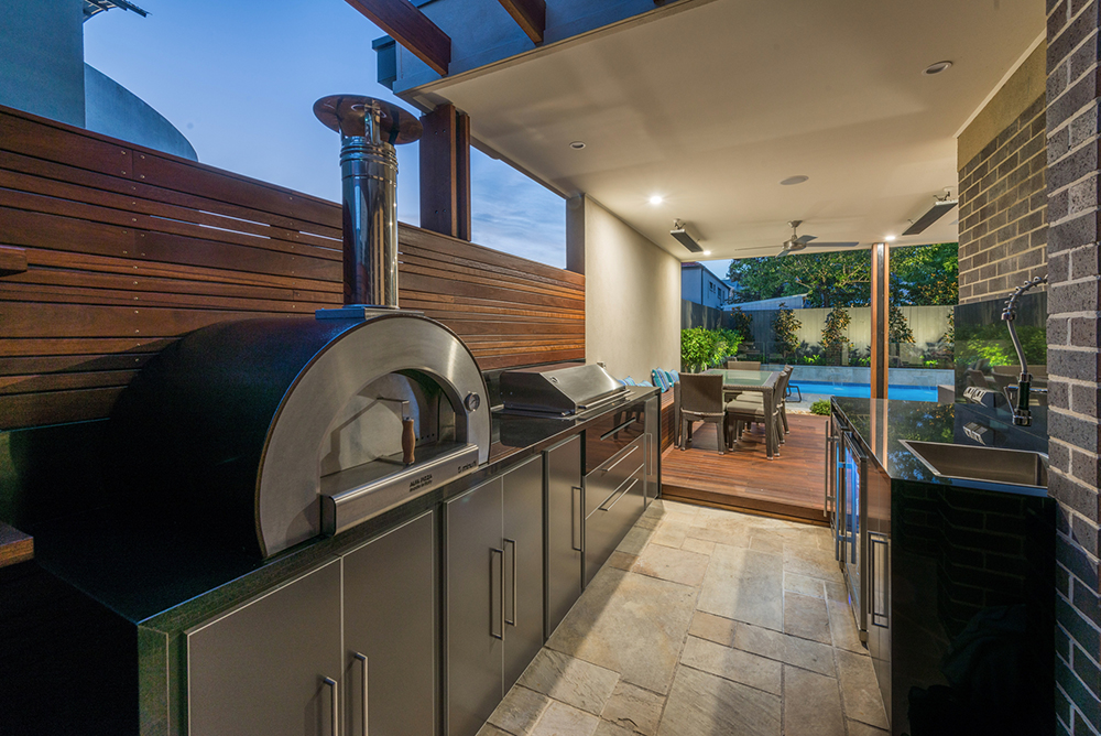 Pizza oven outdoor kitchen